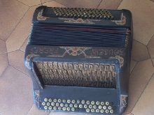 tres Ancien accordéon. Old accordion Maugein Freres piece musée