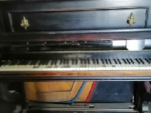 Piano Henri Herz en bon état, à accorder