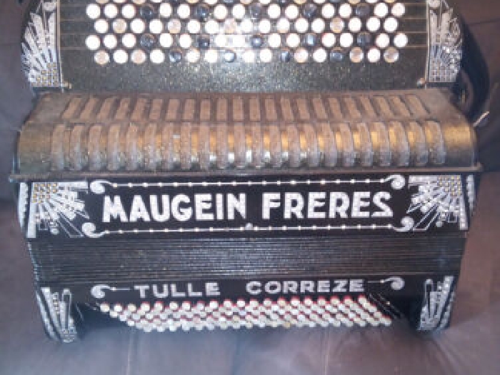 ACCORDÉON MAUGEIN FRÈRE TULLE CORRÈZE DES ANNÉES 1919 A 1940 NOIR PERLES 
